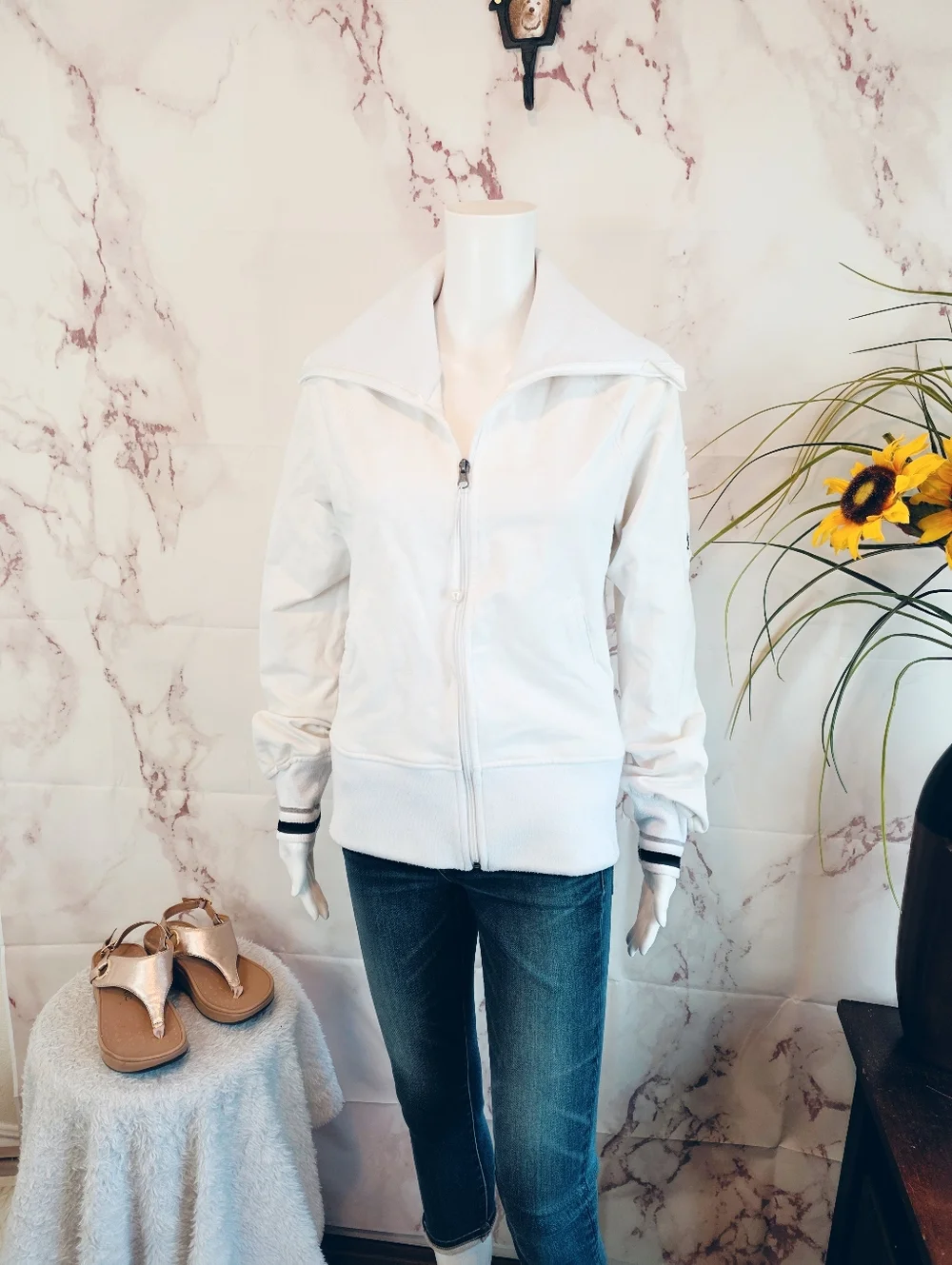 Lululemon White Zip Up Jacket Size 8 Fitted Athleisure Yoga Forme Style OG - Picture 3 of 9